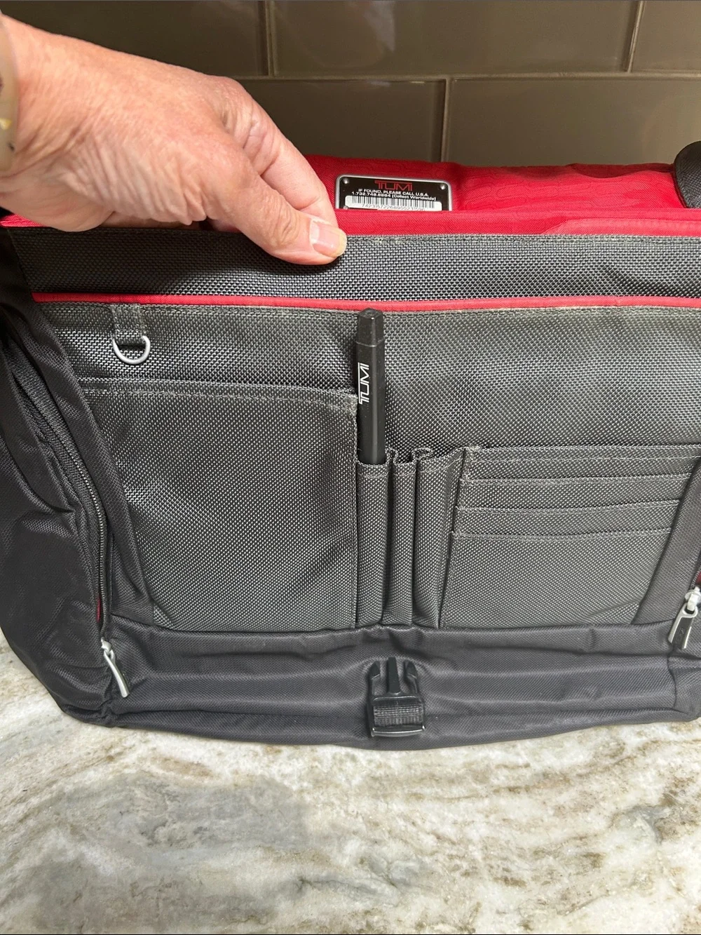 Tumi tech messenger